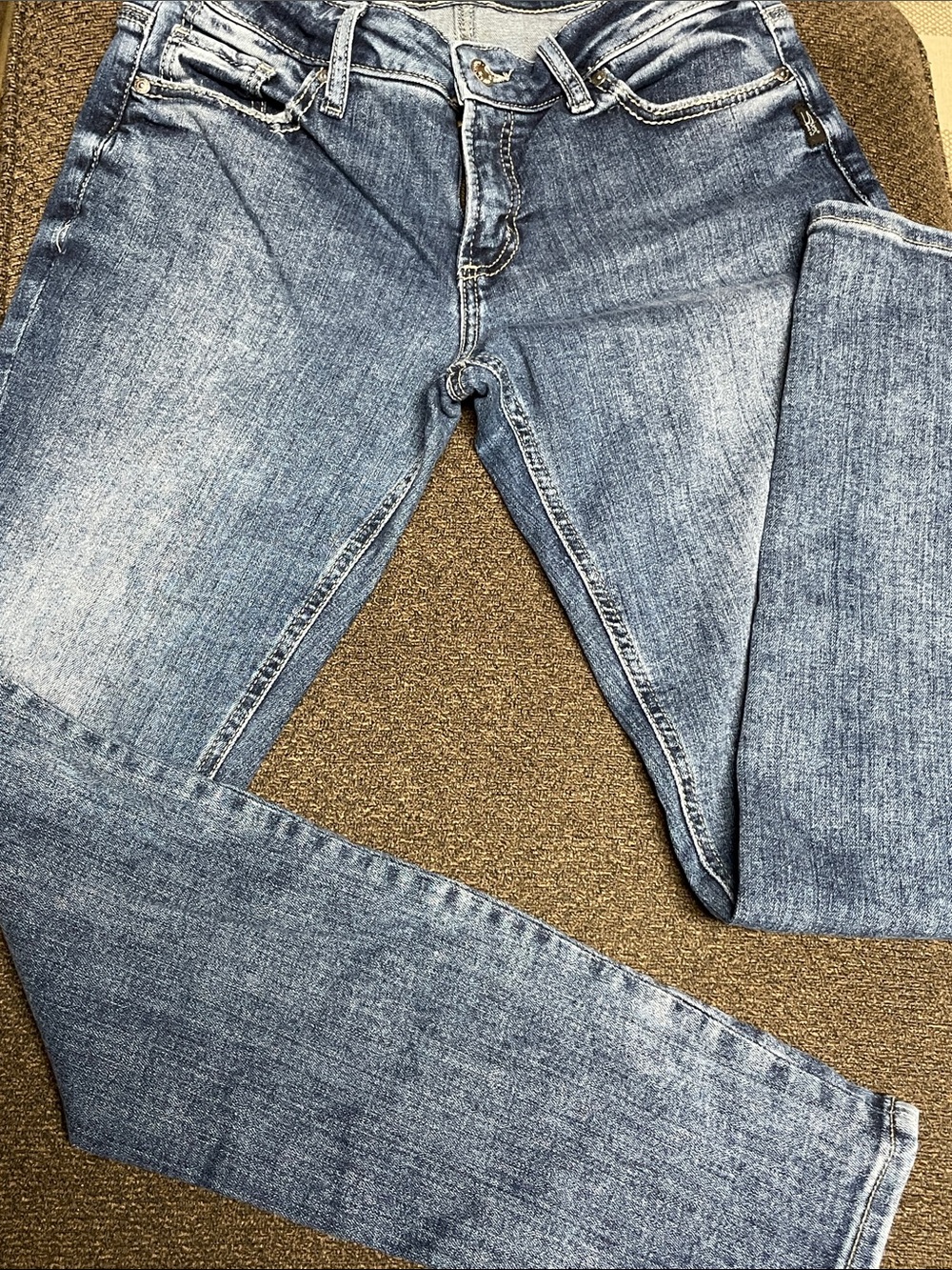 Silver Jeans med wash size 28  EUC